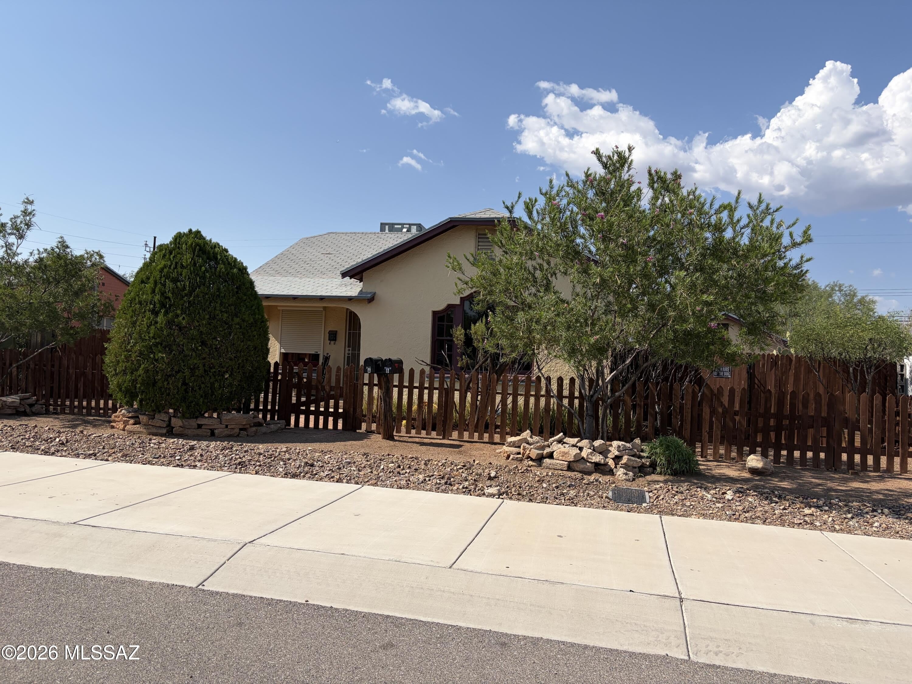 1031 E GRANT Road – photo 3