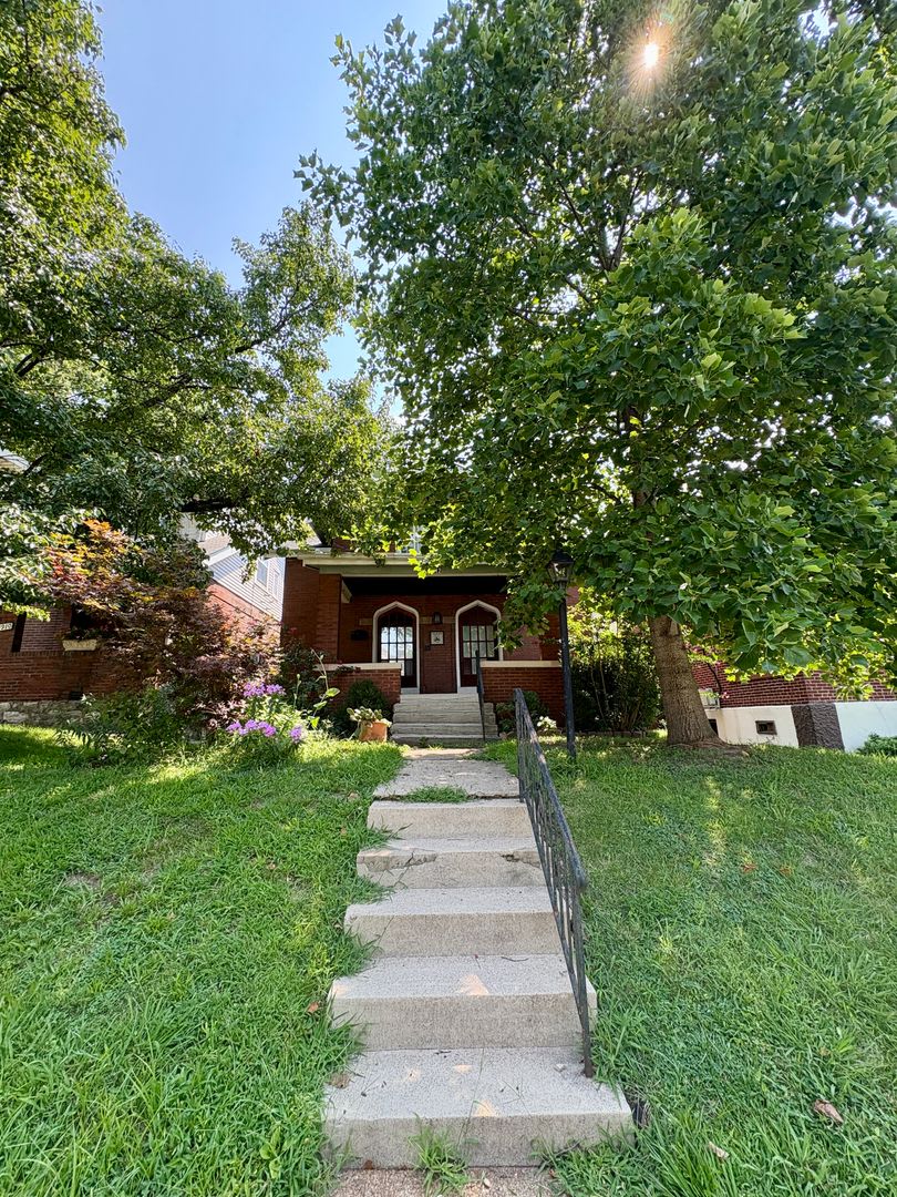 1912 Mccausland Ave Saint Louis 63117 – photo 2