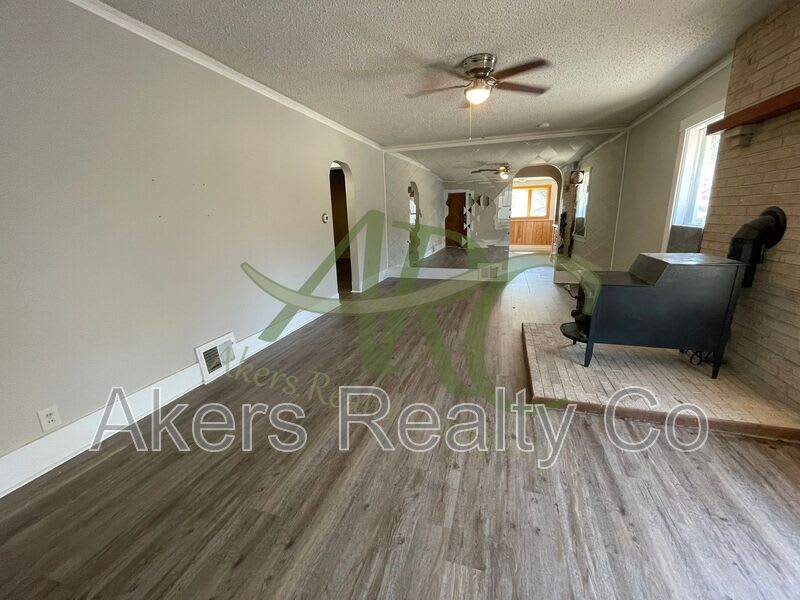 524 Belmont Ave – photo 4
