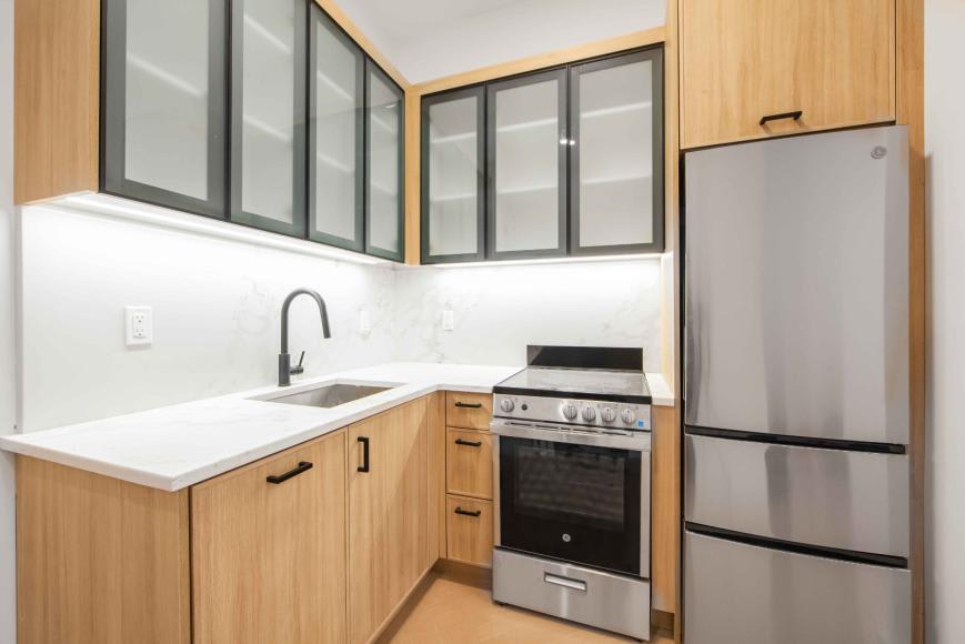 321 East 17th Street – photo 4
