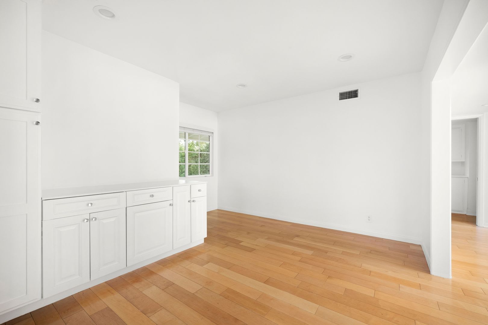 Renovated Tarzana Pool Home Near Ventura Boulevard – photo 5