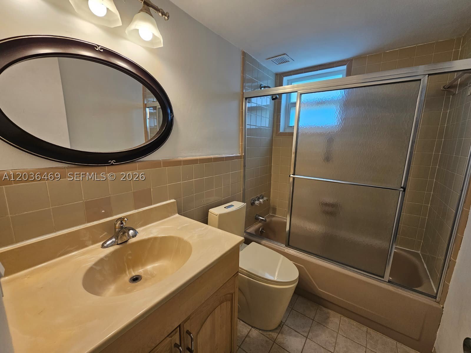 520 NE 38th St – photo 3