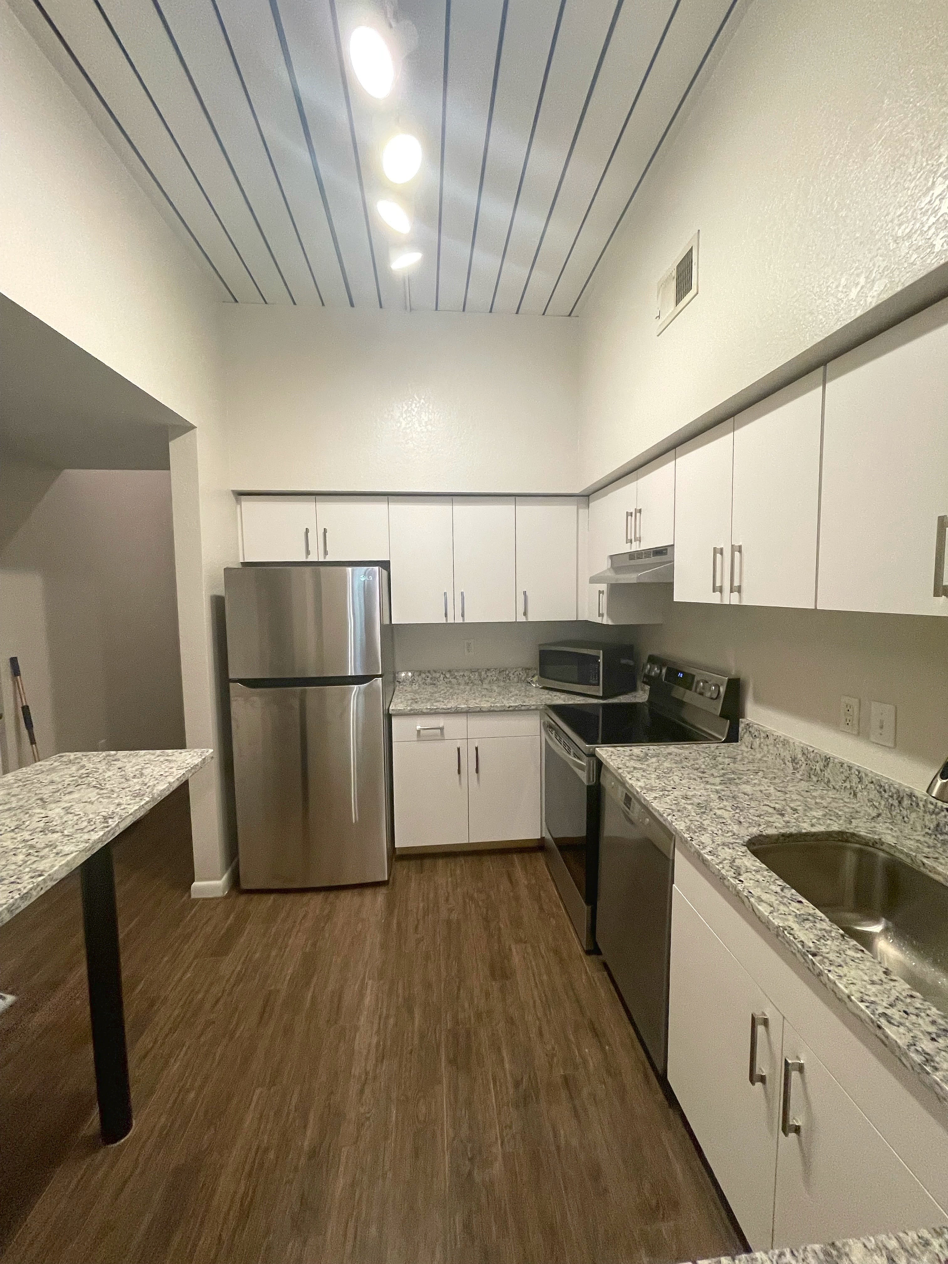 2411 W Horatio St – photo 2