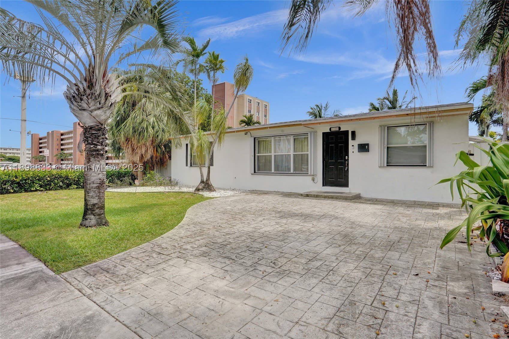 1124 NE 6th St – photo 3