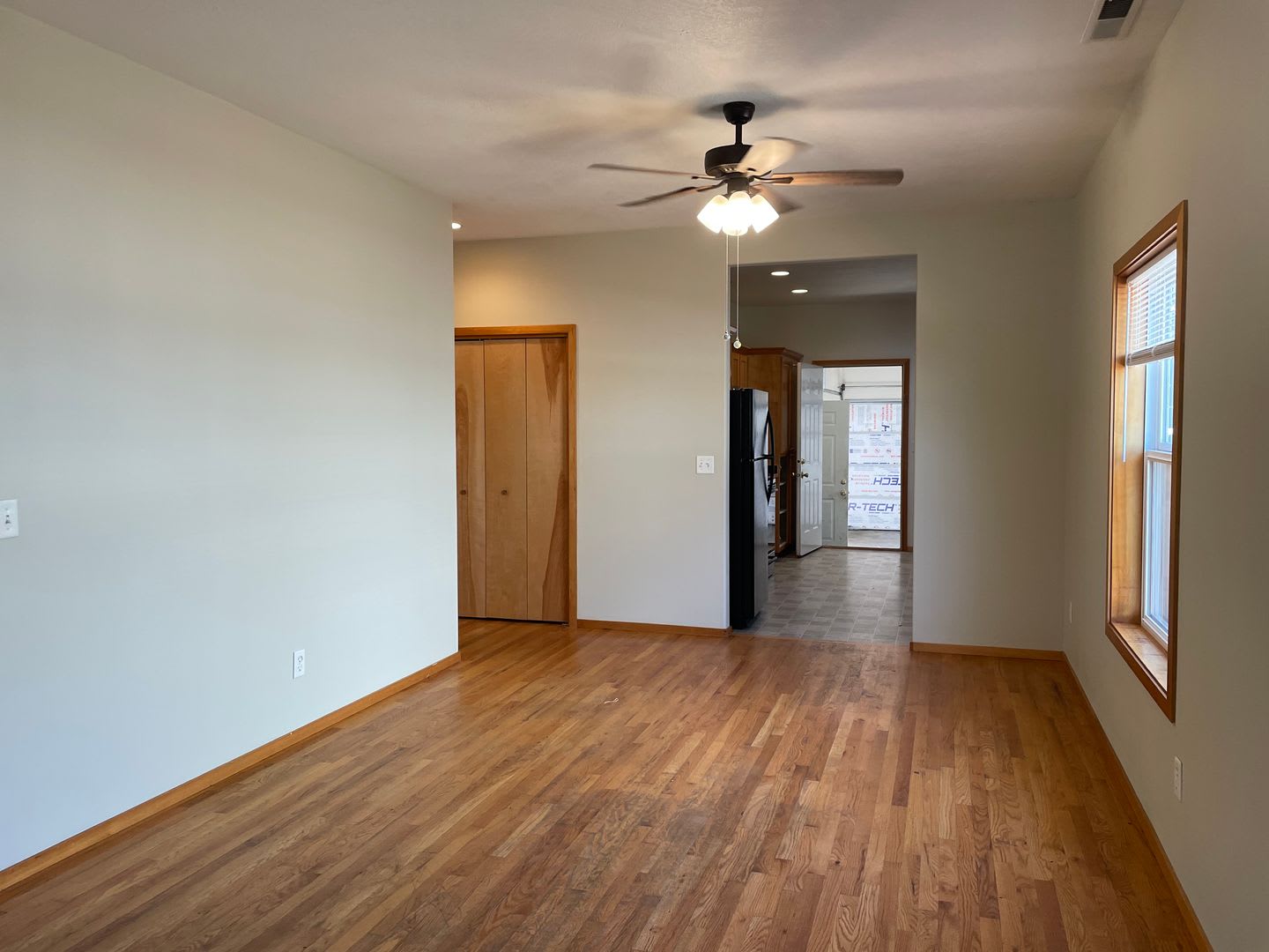 Charming Craftsman 3 Bedroom 2 Bath home in Located in Friendly Central Point – photo 4
