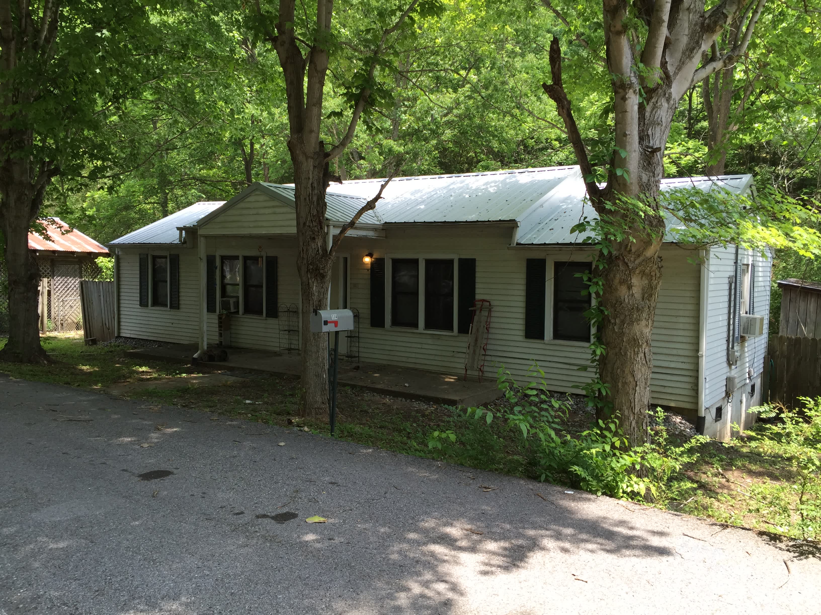 114 Brookhollow Dr – photo 1