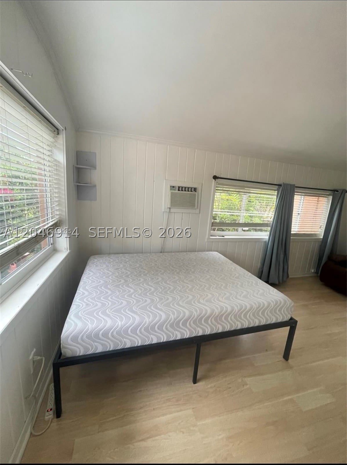 1211 NE 130th St – photo 2