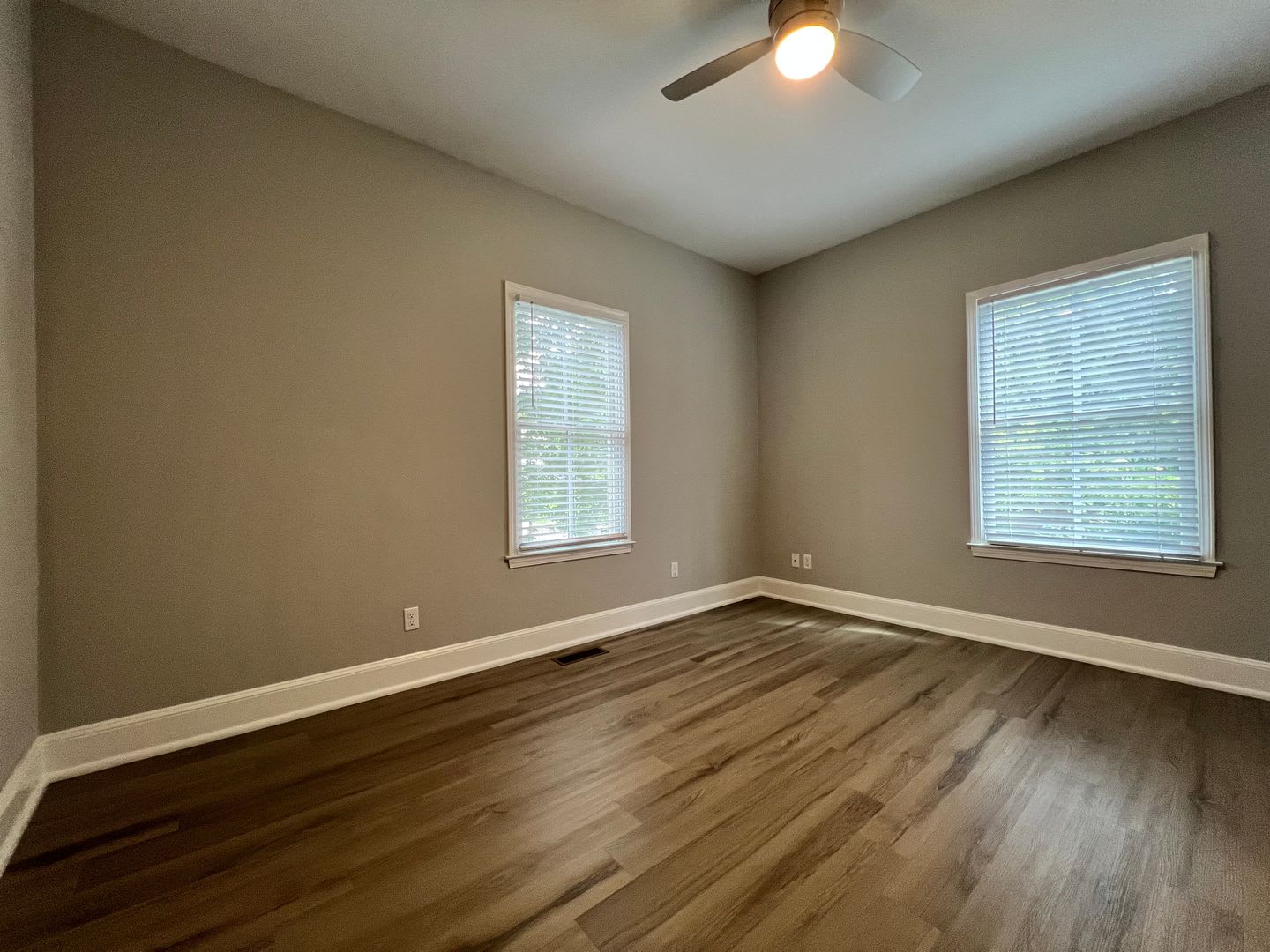 917 Campbell Ave – photo 3