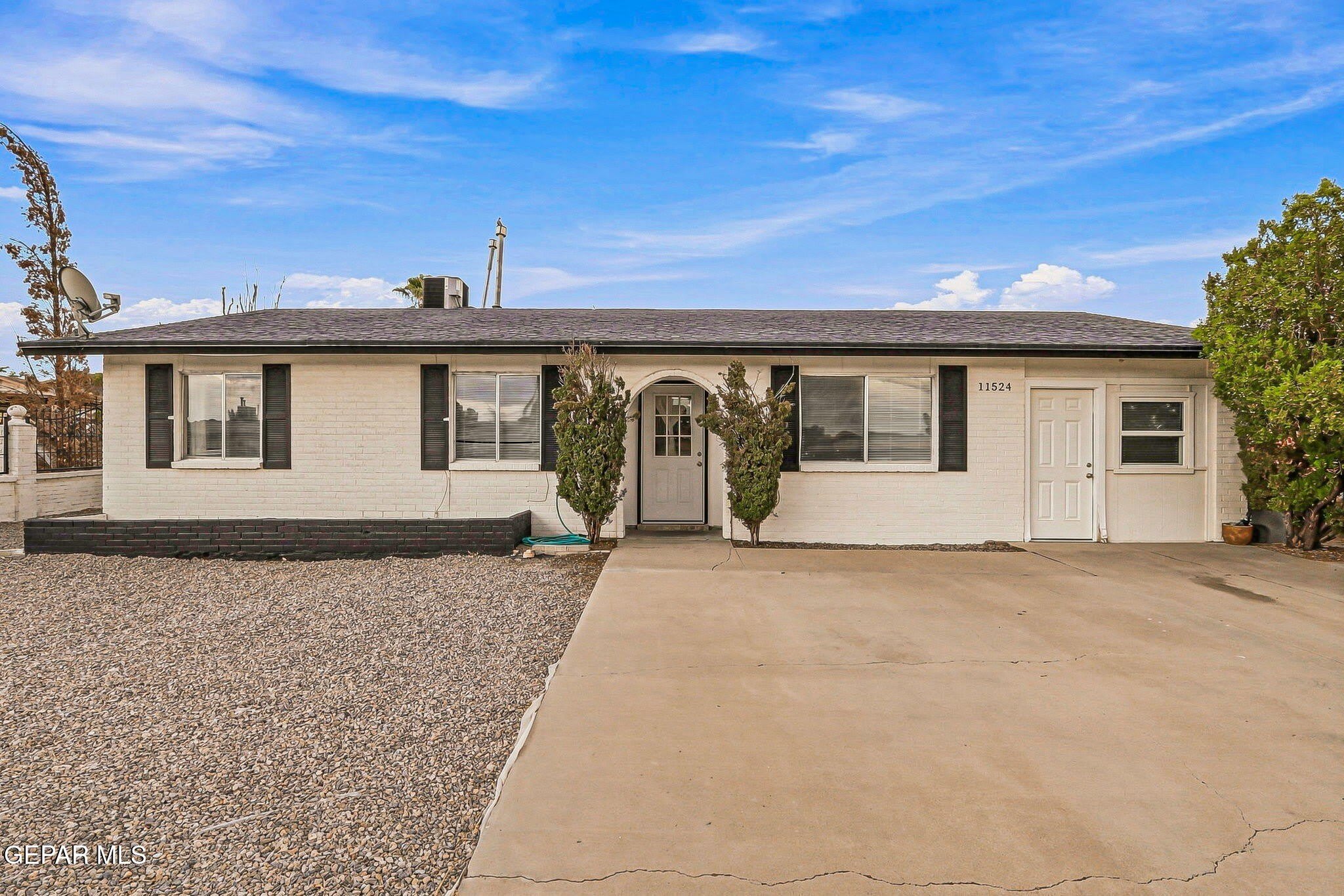 11524 MEADOWBROOK Drive – photo 1