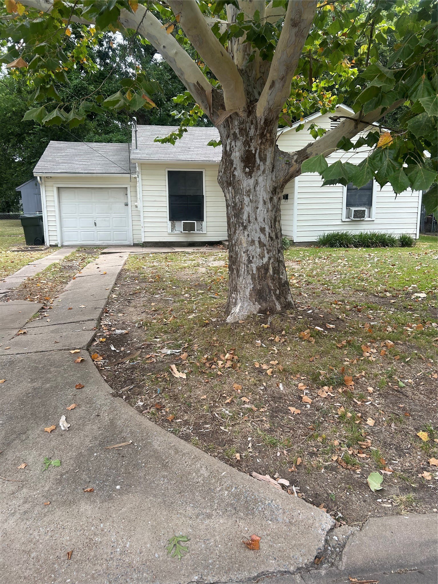 1615 N Highland Avenue – photo 2