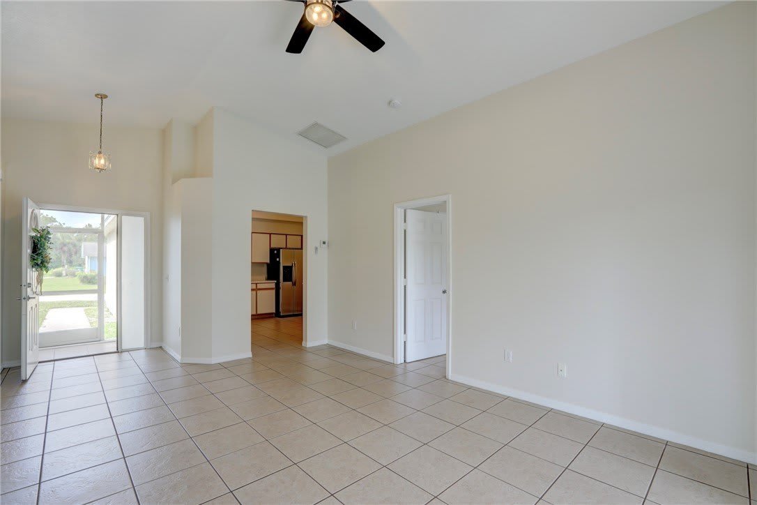 980 Dolphin Avenue – photo 4