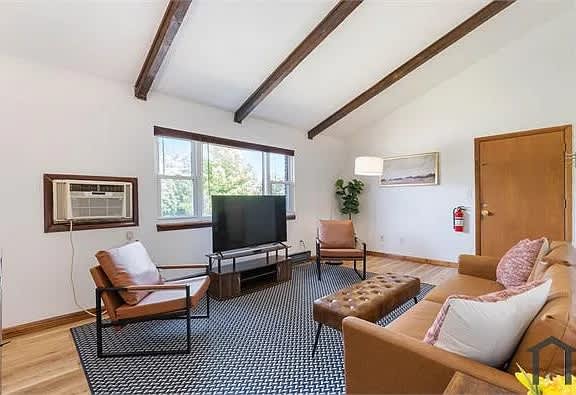 18 Strawberry Hill Rd – photo 5