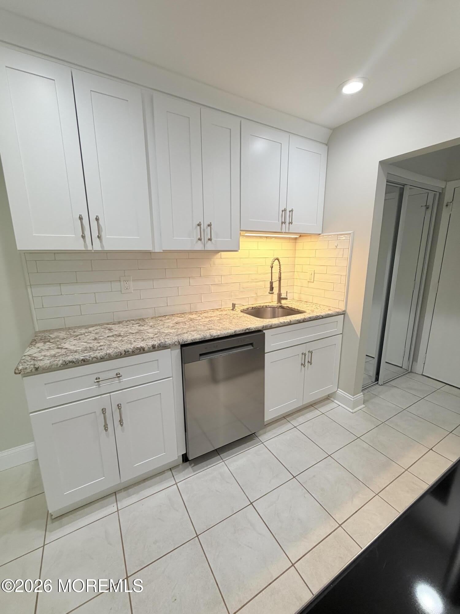 35 Amberly Drive – photo 2