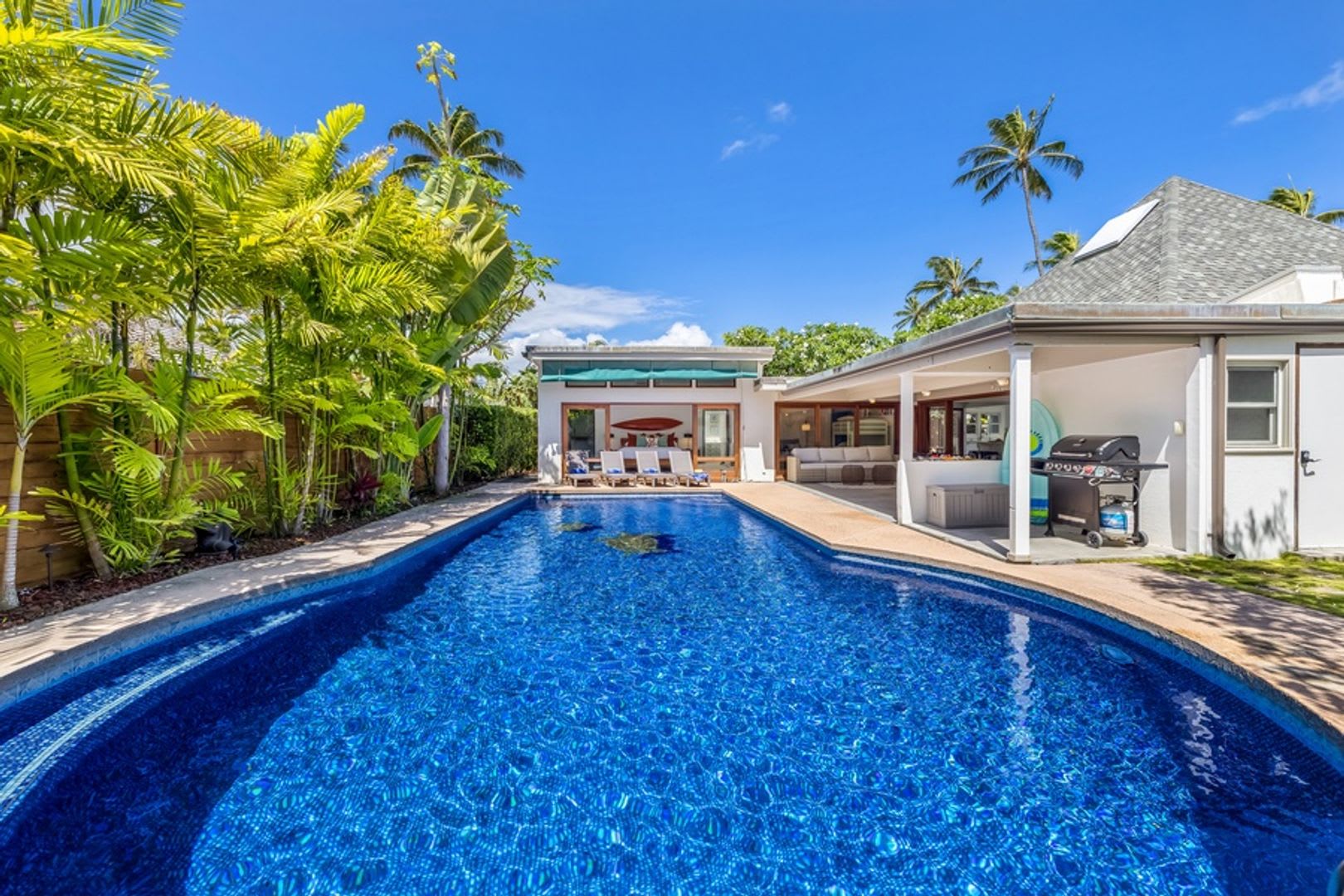 Elegant Home w/ Private Beach Access, Pool & AC: Relaxing Lokomaika'i Kailua – photo 2