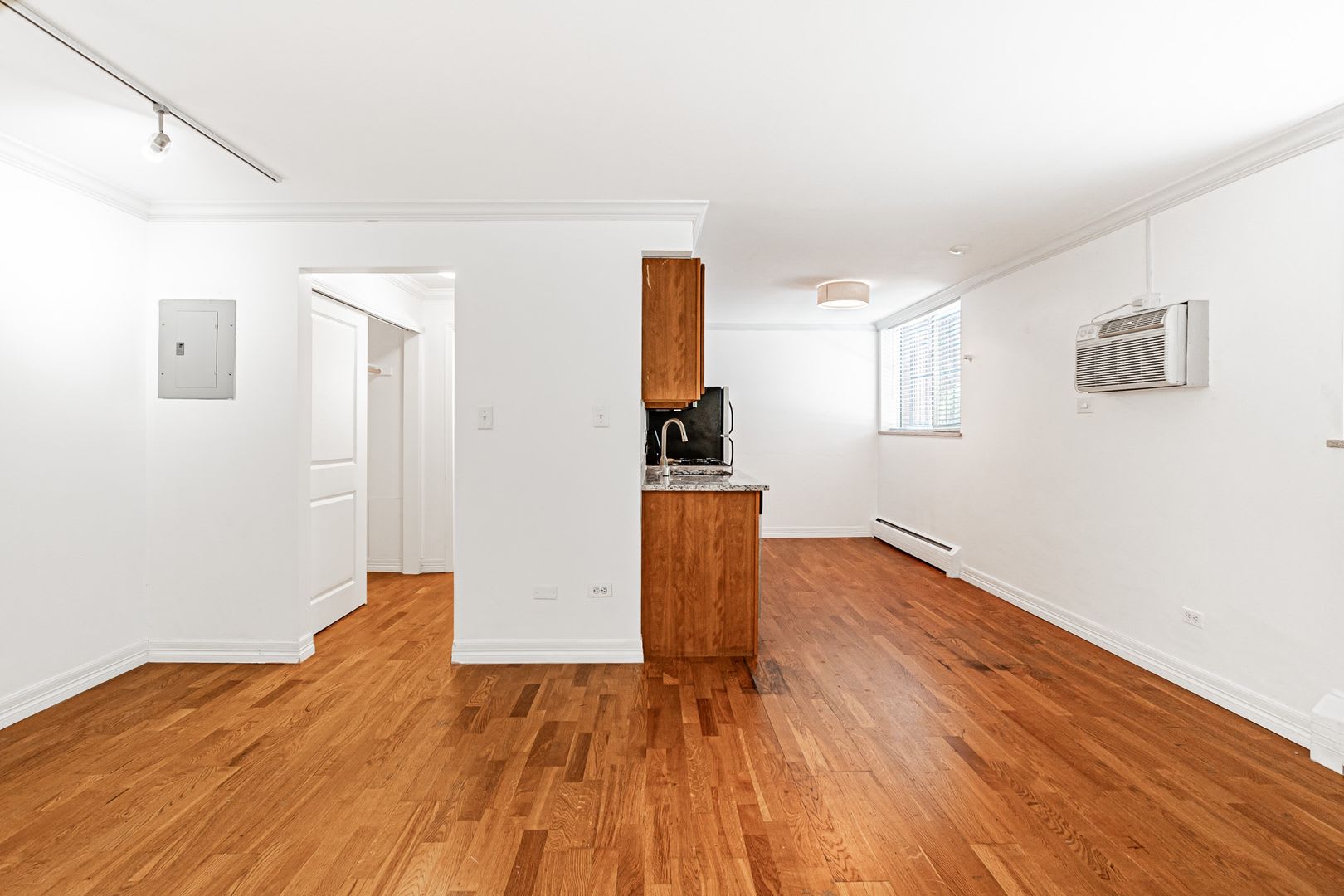 Cozy Studio in Cheesman Park, with Washer and Dryer in Unit – photo 3