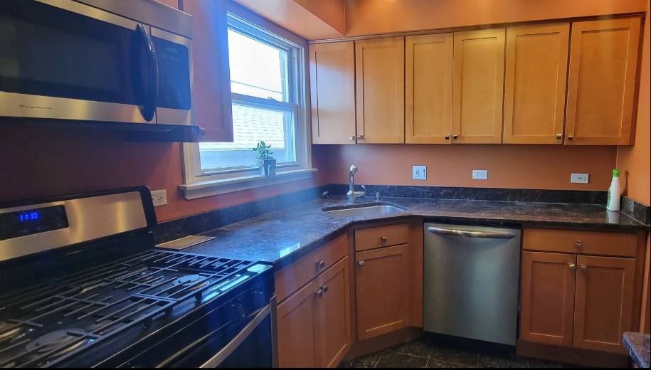 6105 North Wolcott Avenue – photo 3