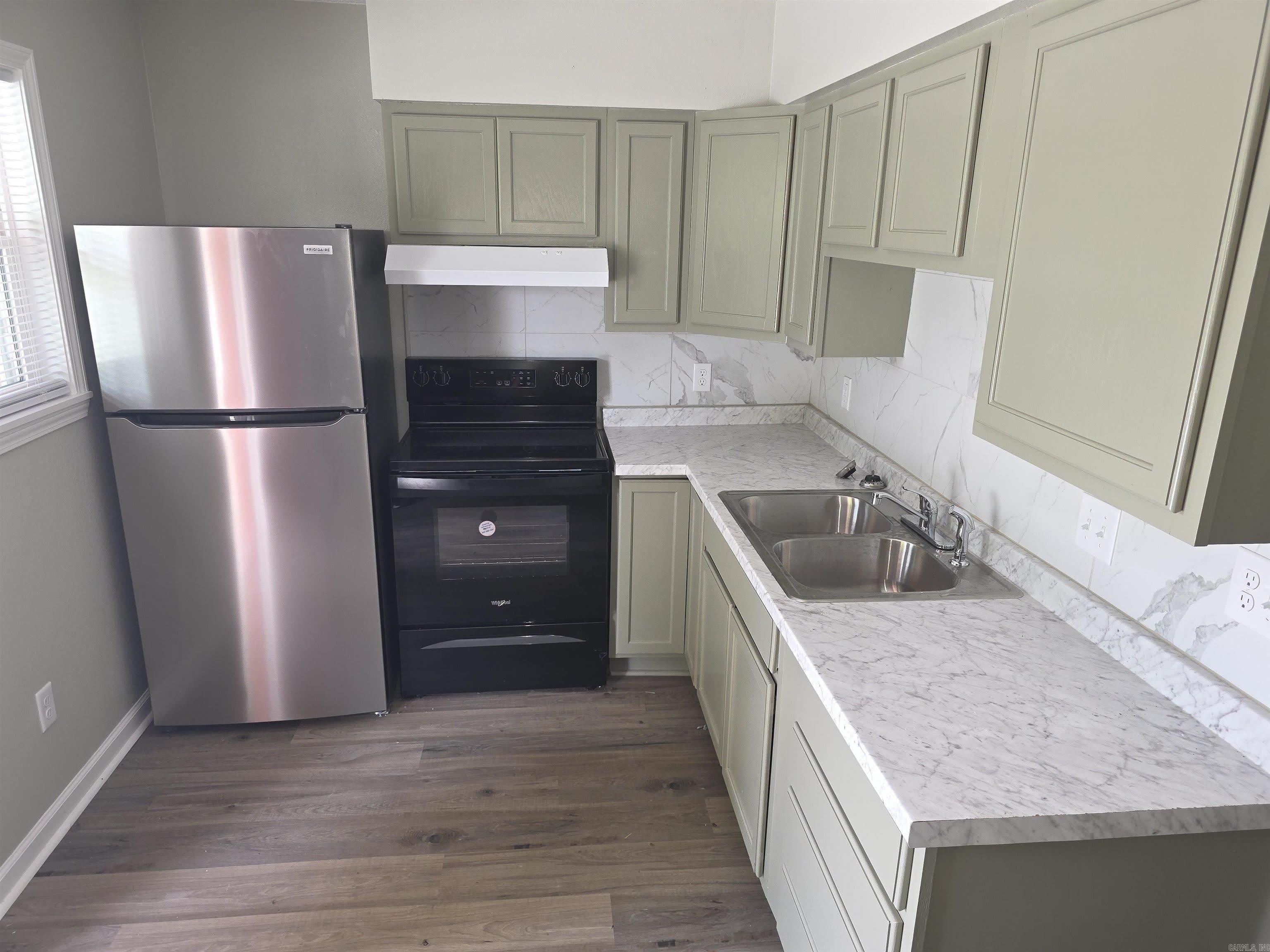 2718 Kenwood Road – photo 4