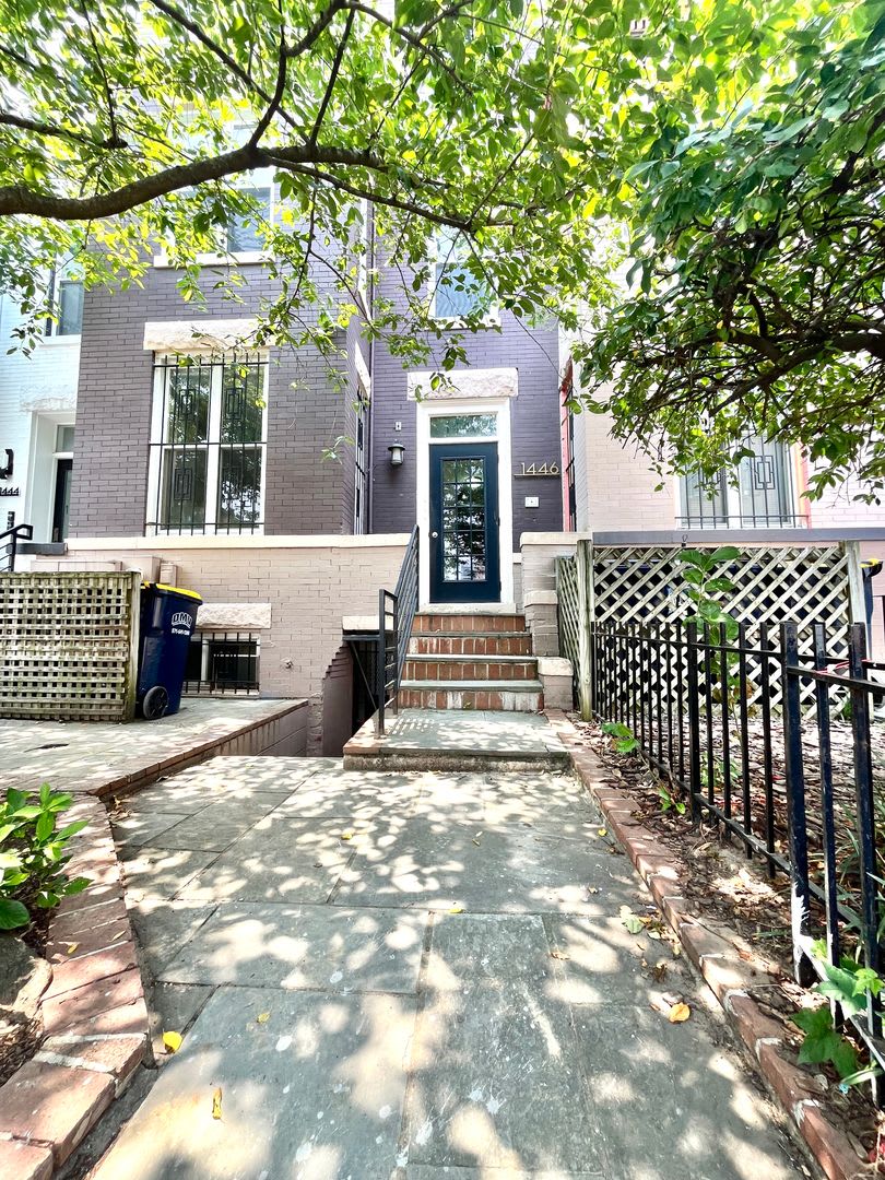Columbia Heights 900 Sqft 2Bd 1Bth Townhouse English Bsmt Apt Shared Back Patio – photo 4