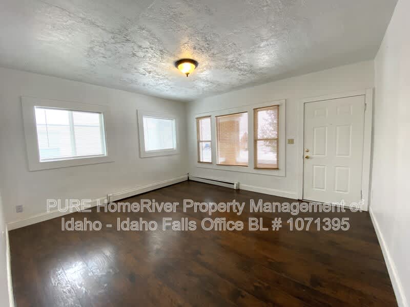 172 E 2nd S – photo 4