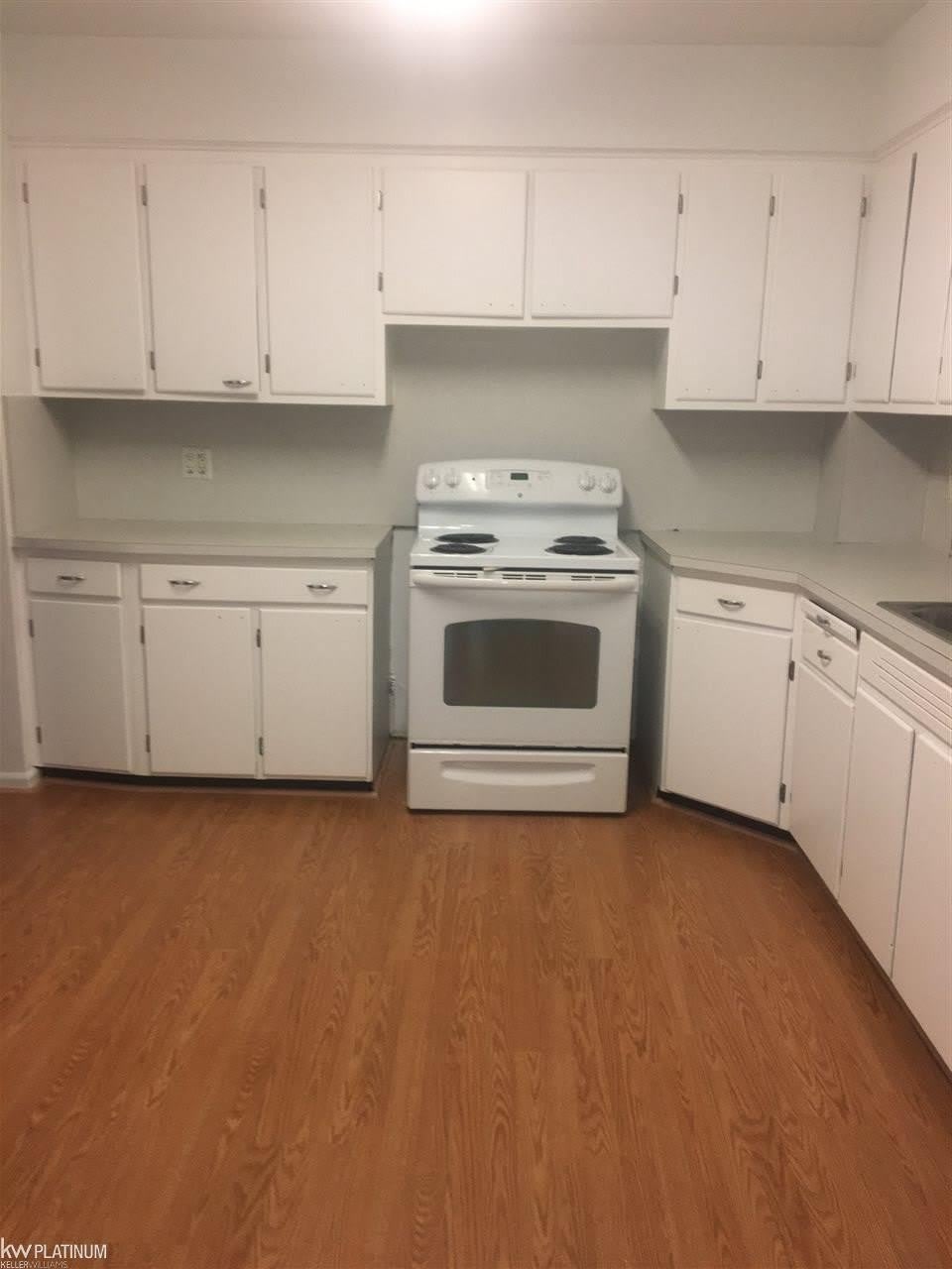 172 N 1 Avenue – photo 3