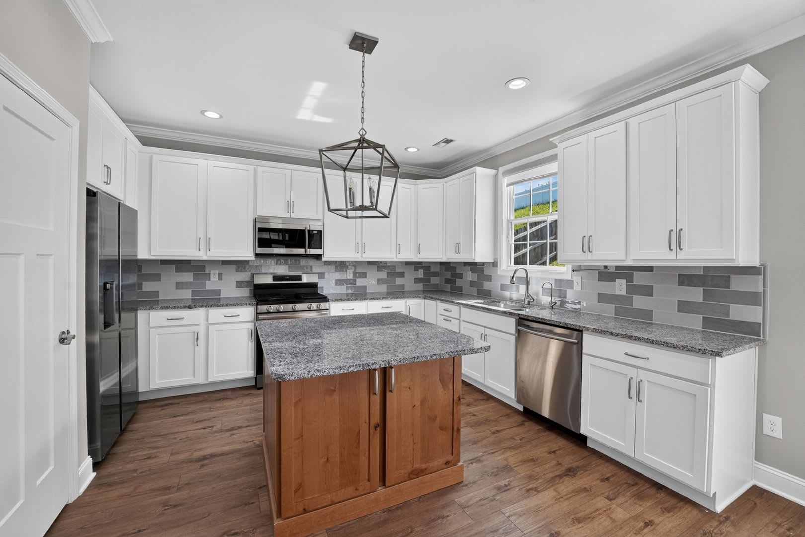 Charming 4BR House in Knoxville – photo 3