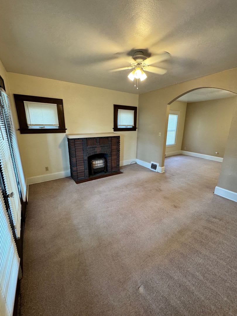 207 E. Broadway – photo 3