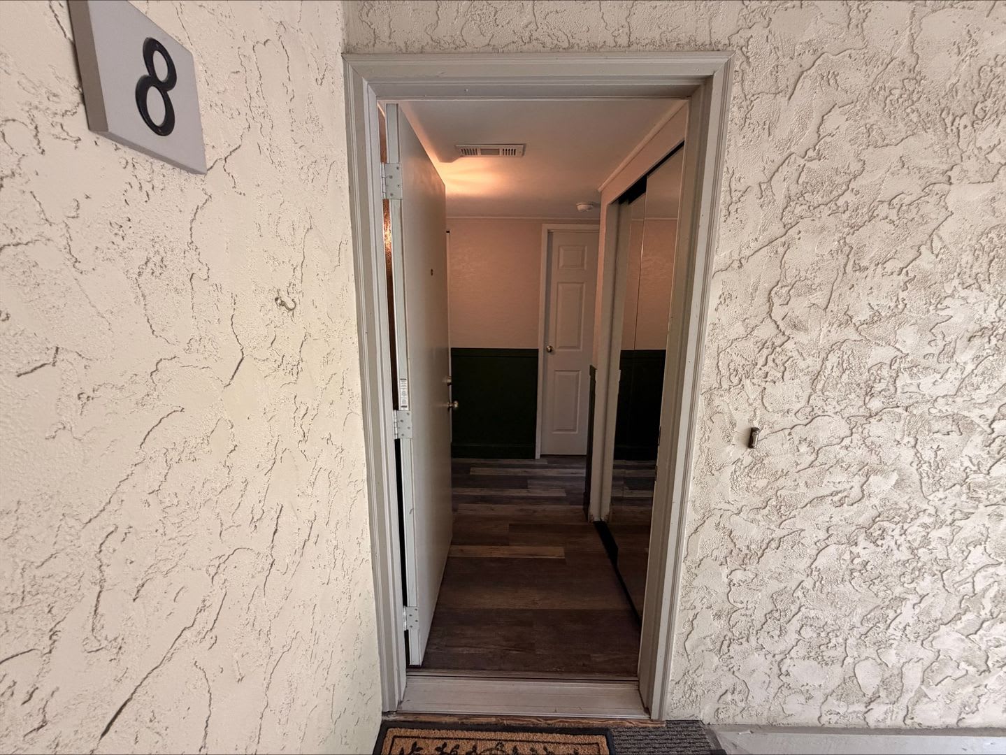 Beautiful Kirkland Top Floor Unit Available – photo 3