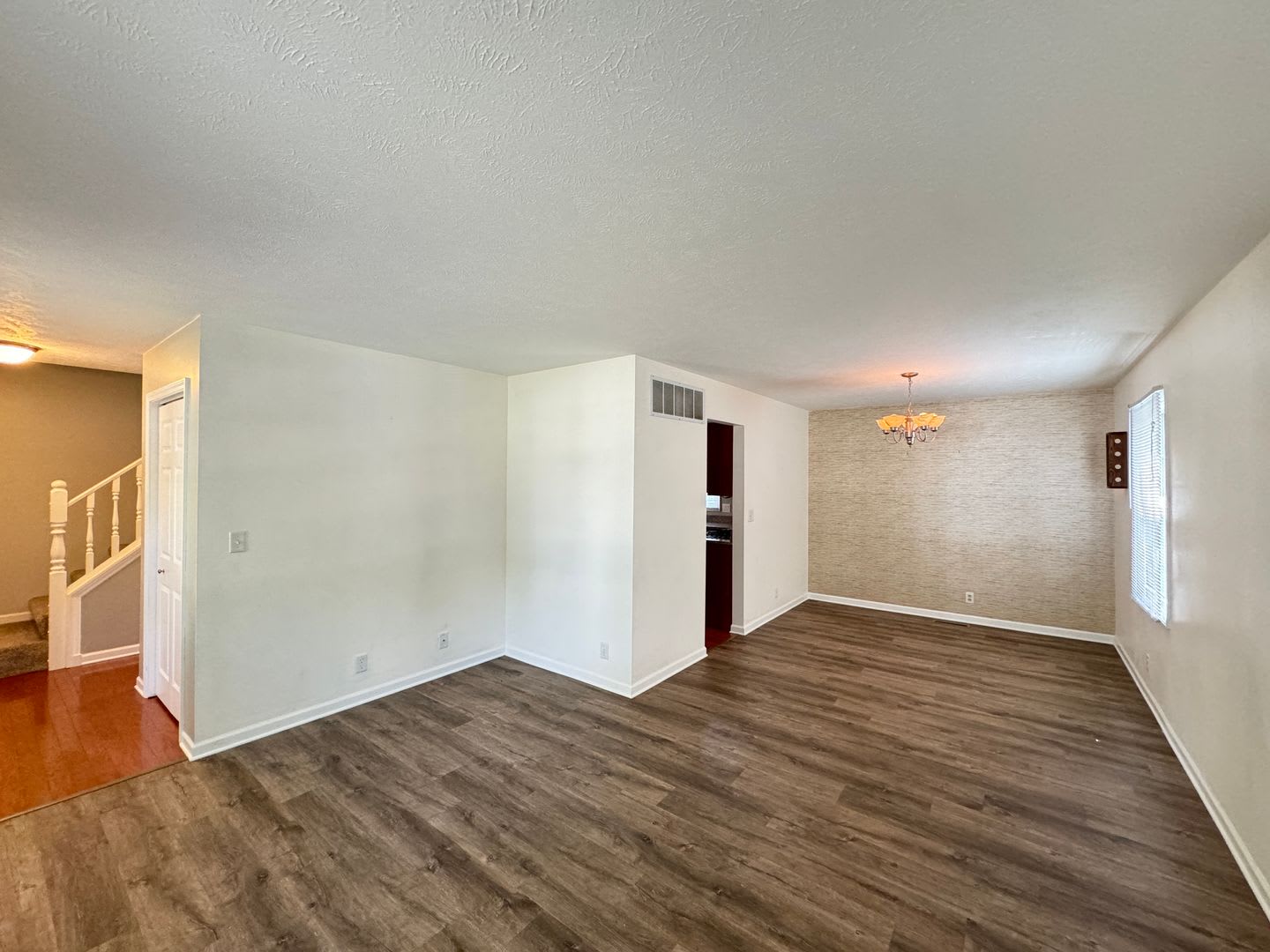 Beautiful 4 Bedroom Home in Bloomington! – photo 5