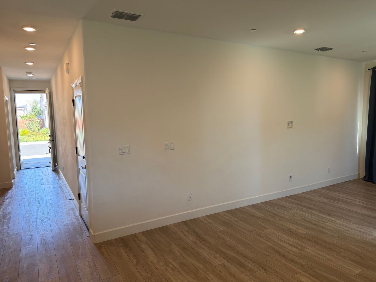 Clean 4 Bedroom 3 Bathroom 2018 sqft. Home for Lease in Elk Grove. – photo 3