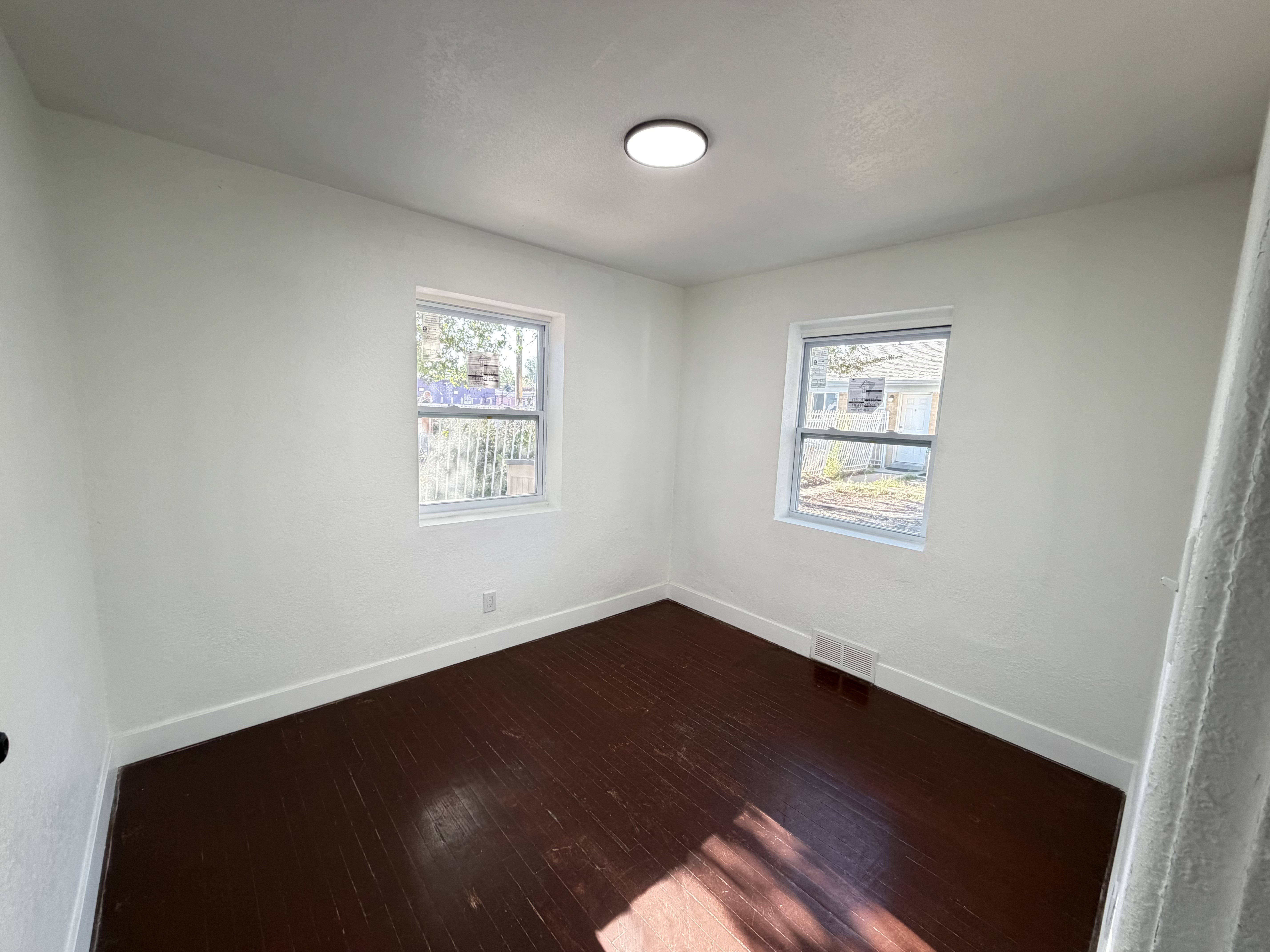 1462 Elmira Street – photo 4