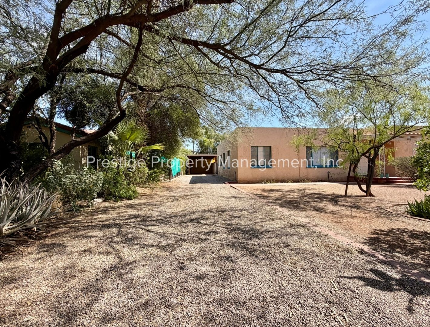Spacious With Vintage Charm- 2/1 Centrally Located and Waiting For You! – photo 2