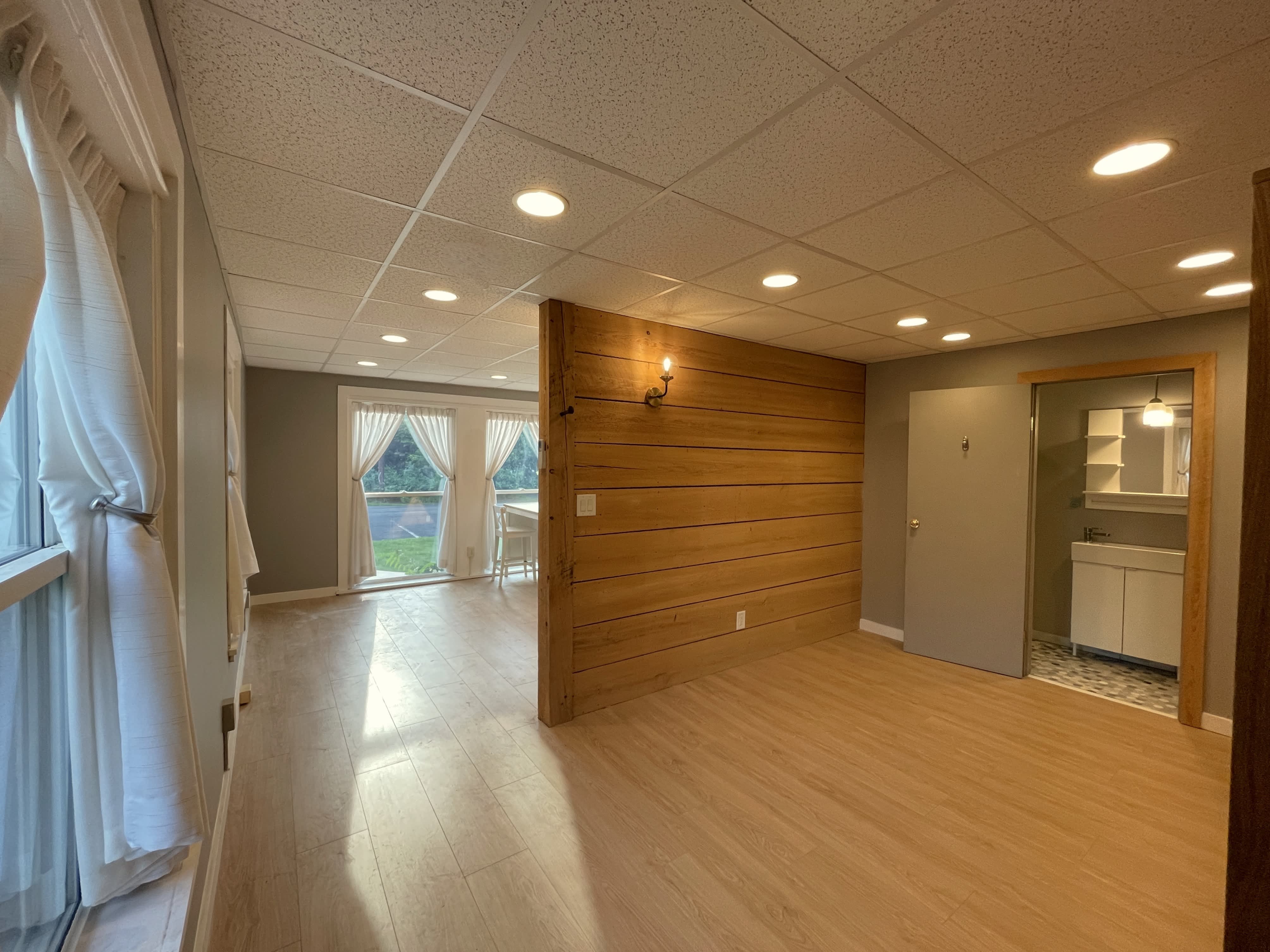 208 W Broadway – photo 2