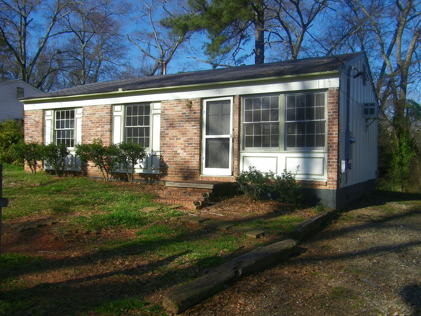 Remodeled 3 Bedroom Home In Boulevard Neighborhood – photo 1