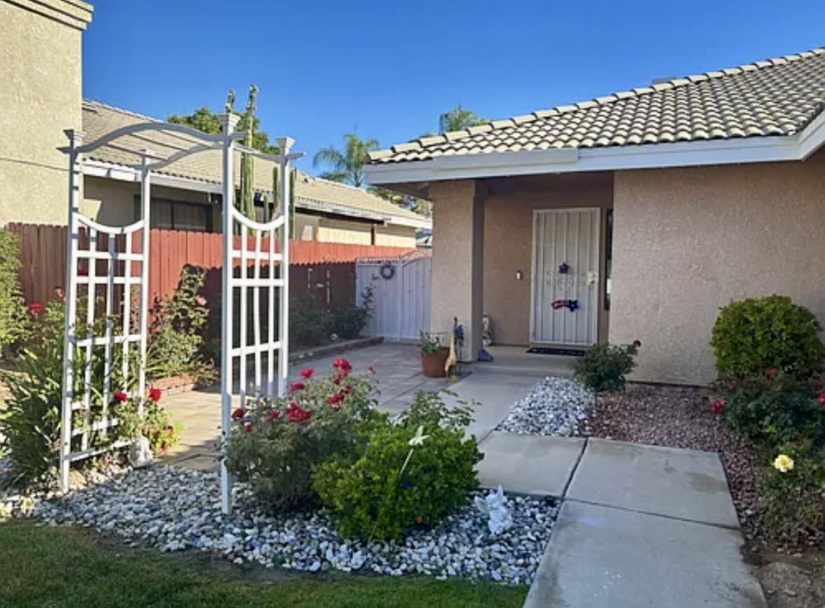 22852 Springdale Dr – photo 2