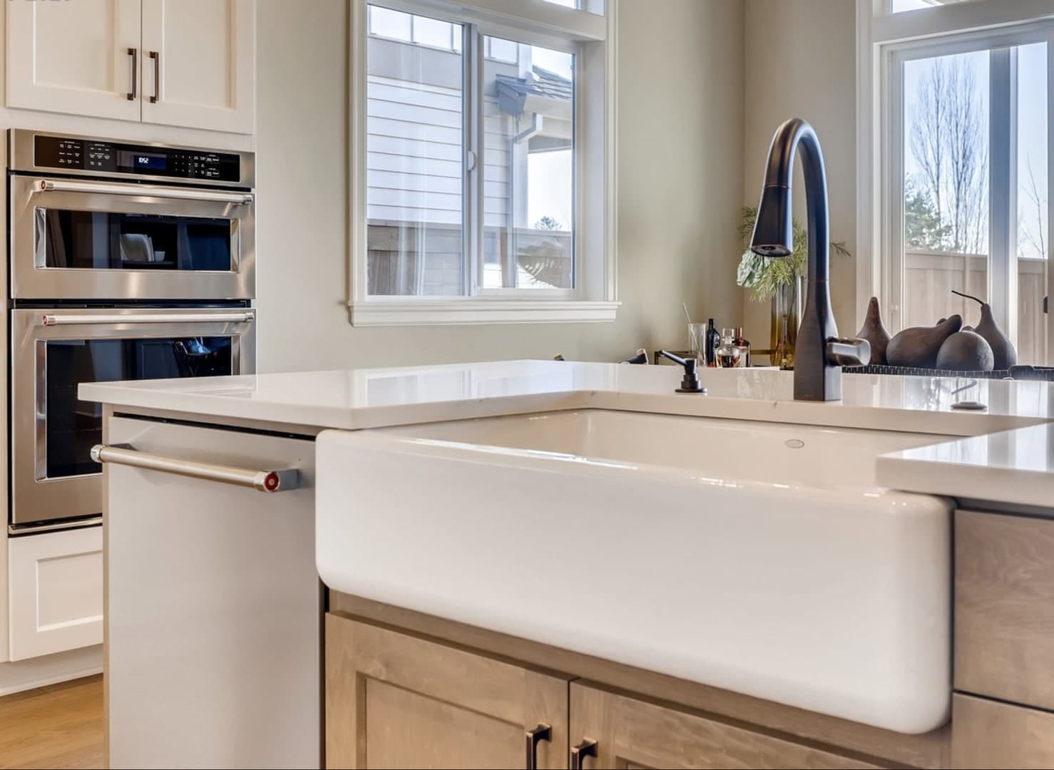 Stunning Home With Luxury Finishes In Wilsonville S Premiere Neighborhood Stafford Meadows Master Suite On The Main Level – photo 4