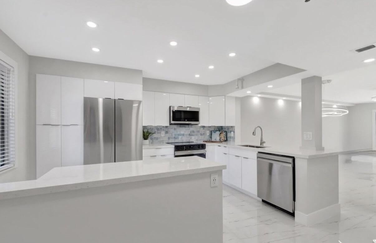 7240 Huntington Lane – photo 2