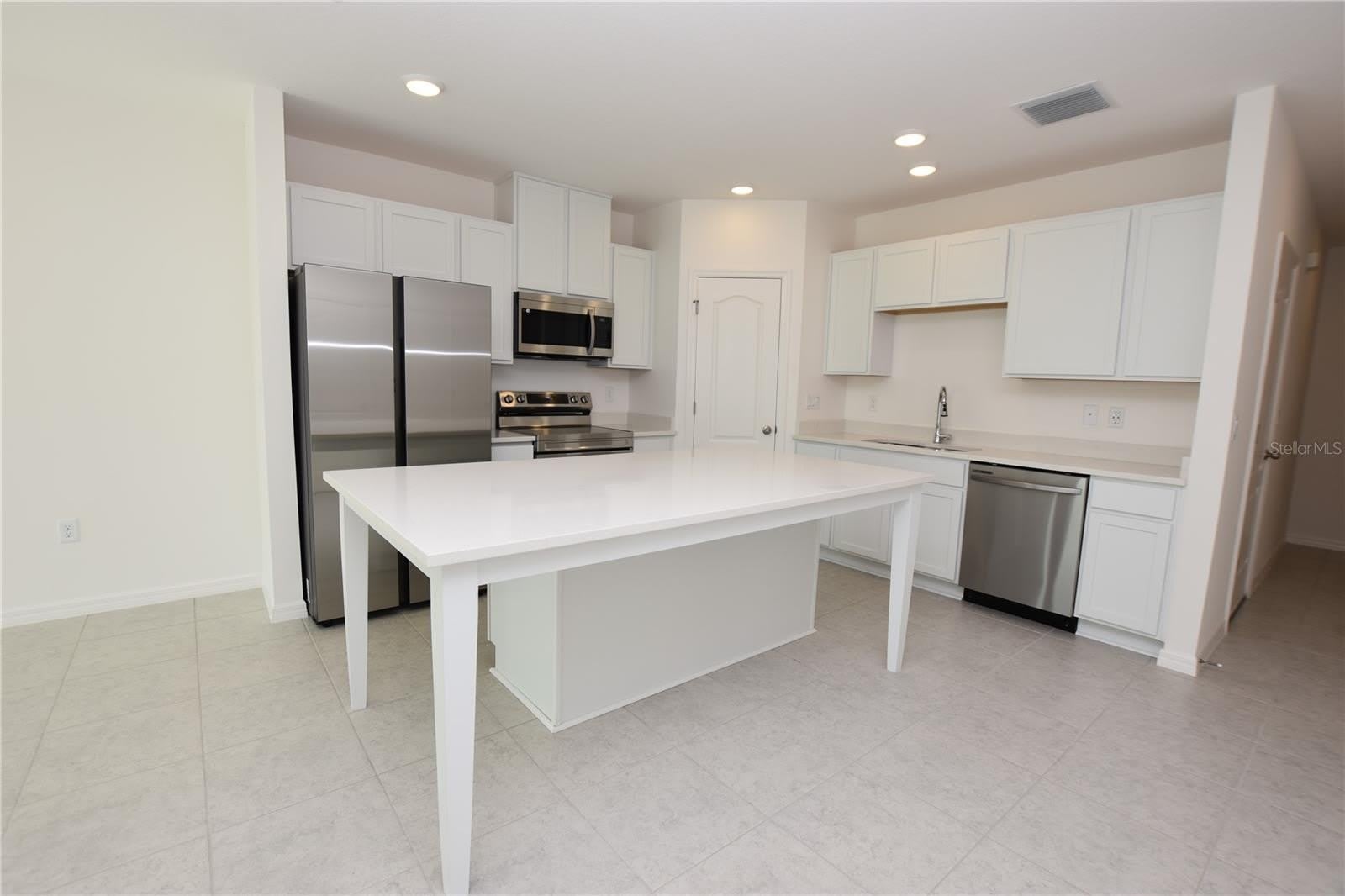 3905 Academia Avenue – photo 3