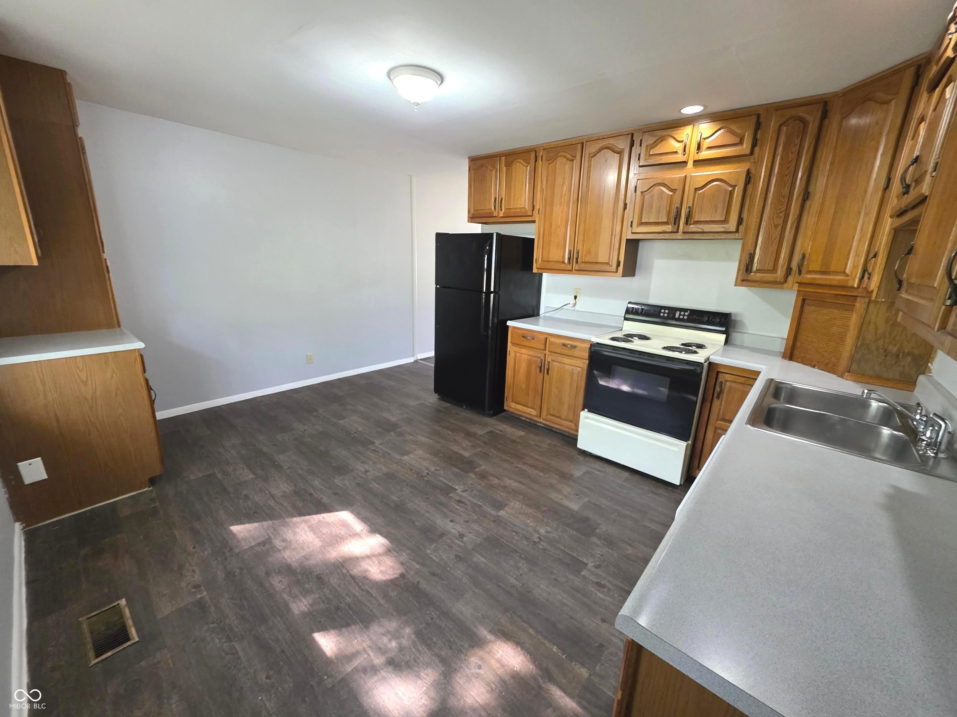 2835 N Boehning Street – photo 5