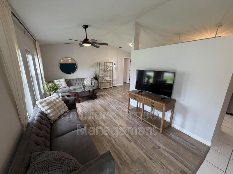 1305 Ambra Dr – photo 2