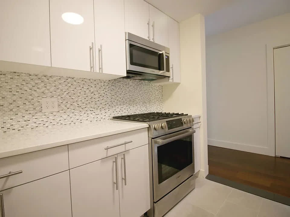 382 Malcolm X Blvd Apt 13 – photo 3