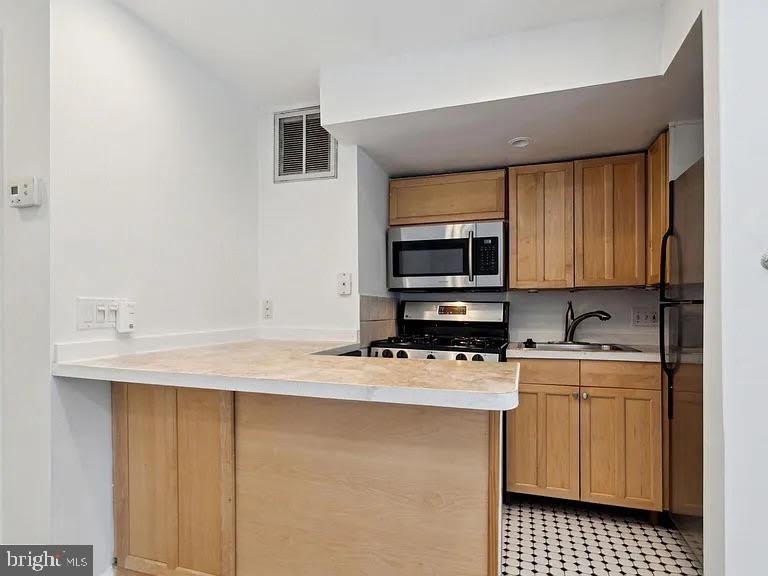 1704 V Street NW – photo 2