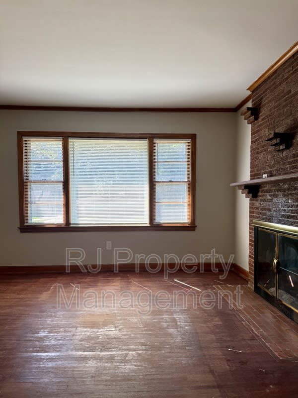 1834 Saint Elmo Ave – photo 5