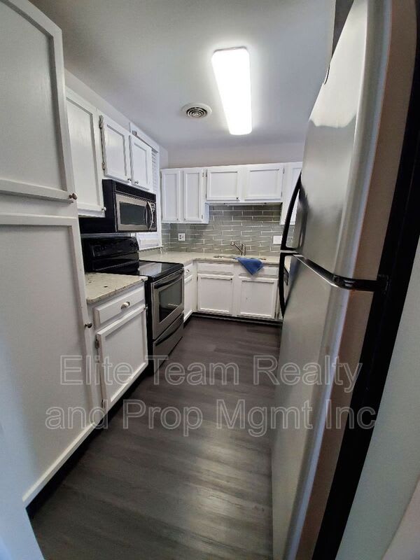230 S Cedar St – photo 3