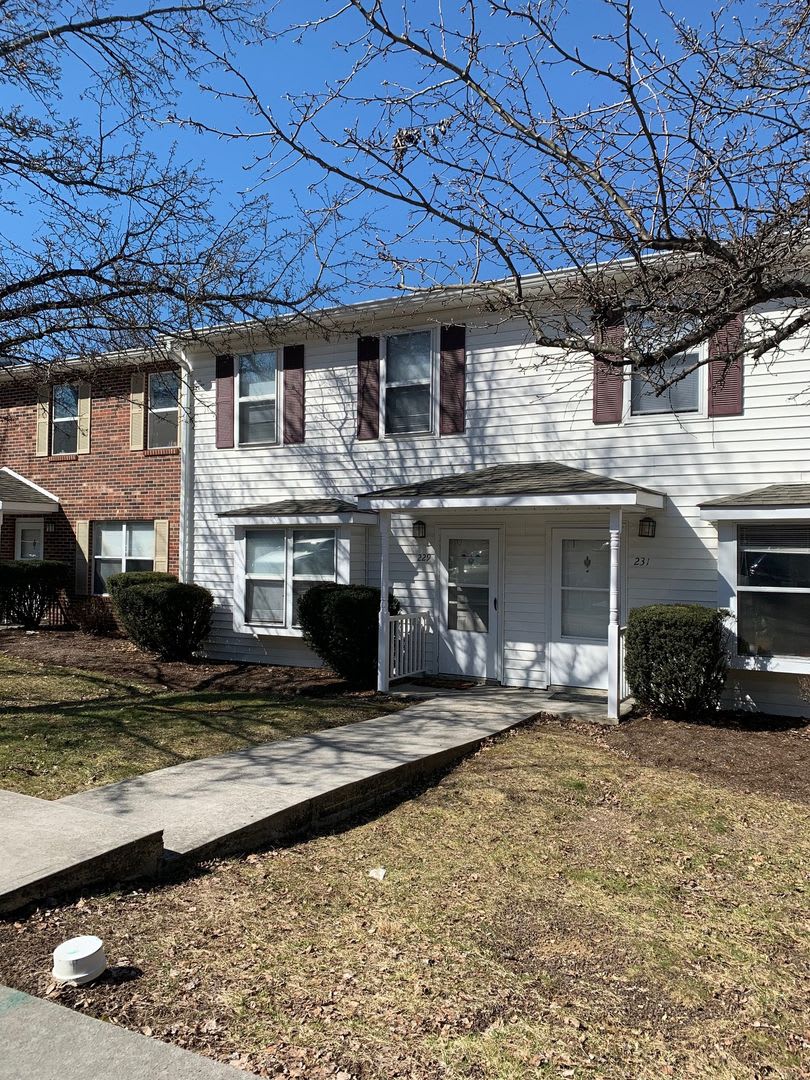 4 Bedroom 2.5 Bath Townhouse – photo 2