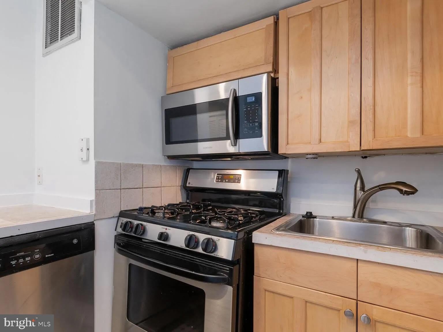 1704 V Street NW – photo 3