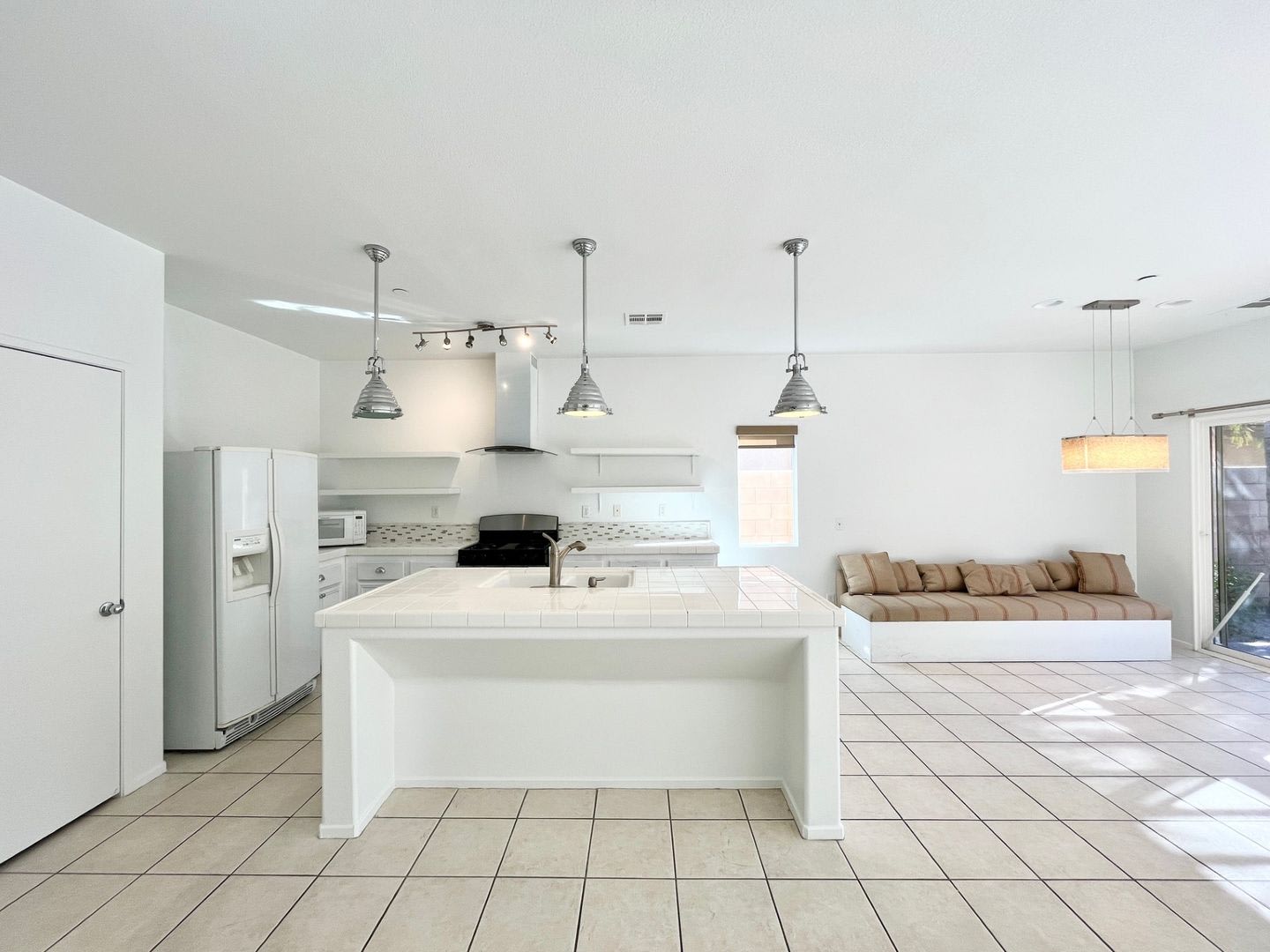 COMING SOON! BEAUTIFUL 3 BEDROOM 2 BATH PALM SPRINGS POOL HOME! – photo 3