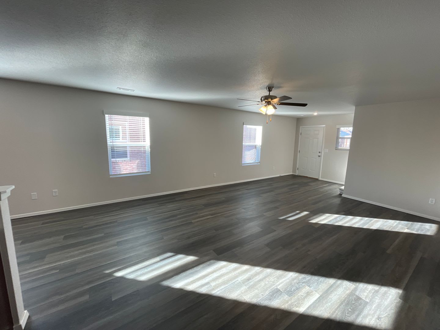 Pre-Leasing Now: Modern 3-Bedroom, 2-Bath Home in Barberry Court! – photo 4