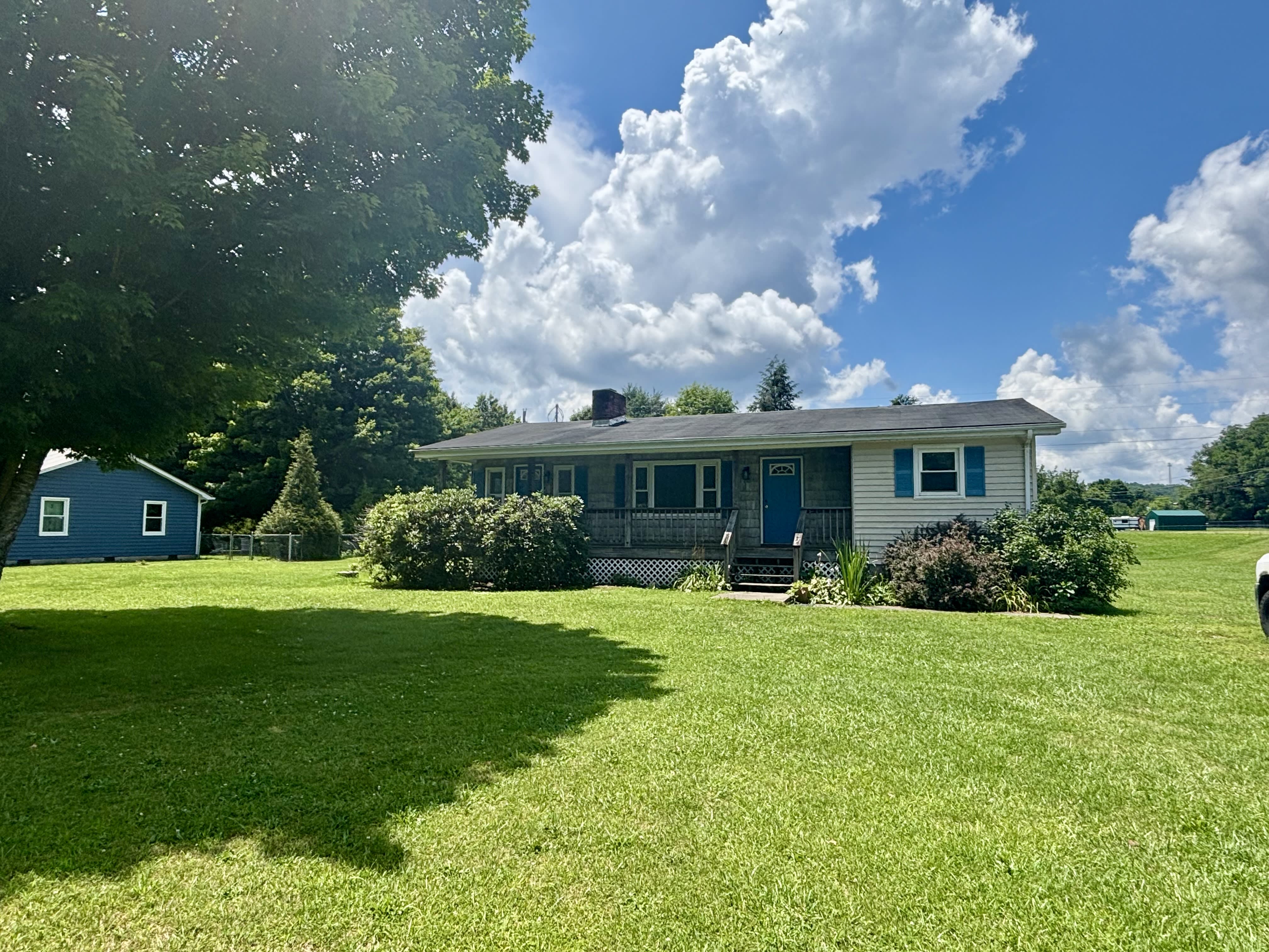 114 Lunceford Ln – photo 2