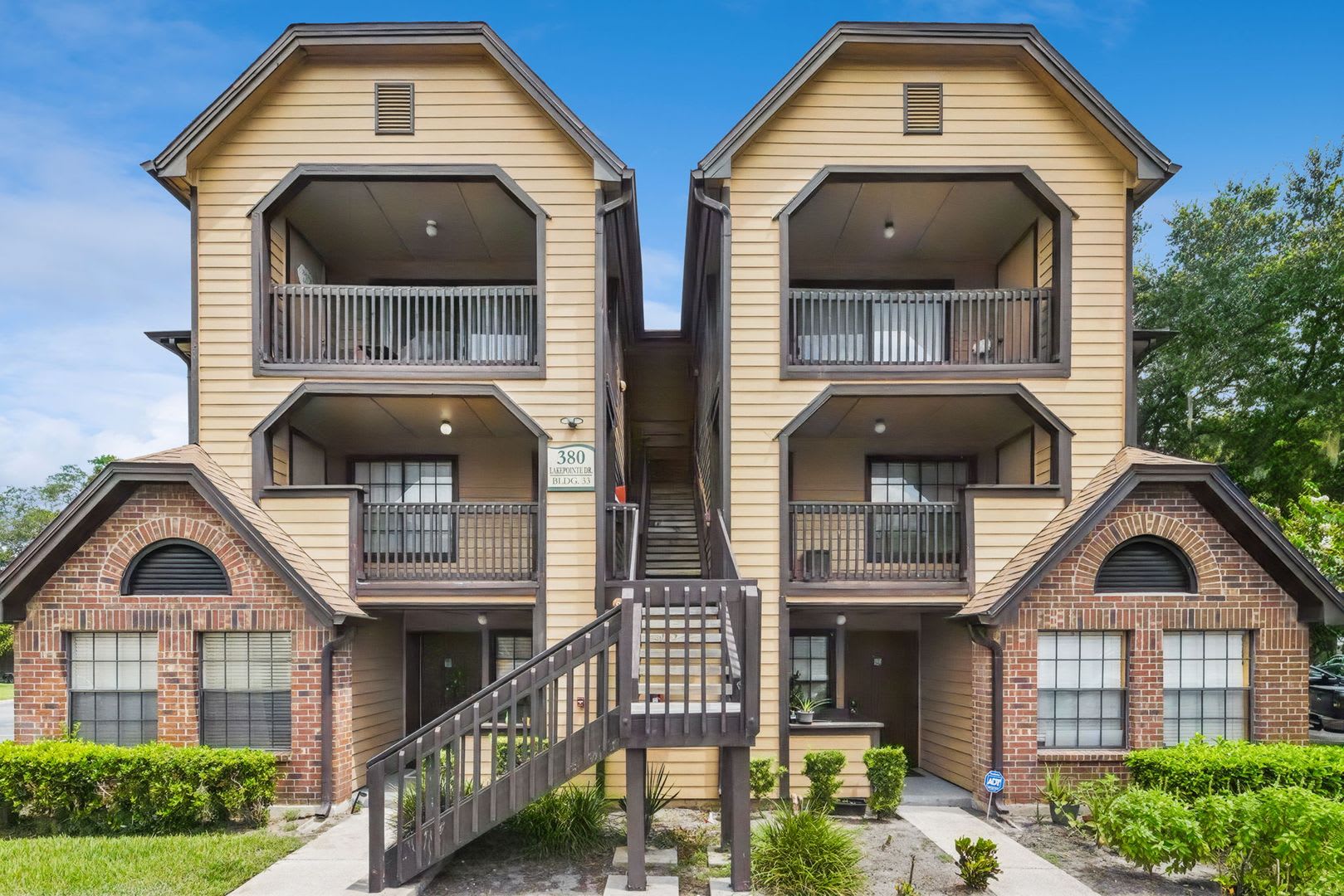 1 1 Condo In Gated Lakefront Community Of Altamonte Springs – photo 2