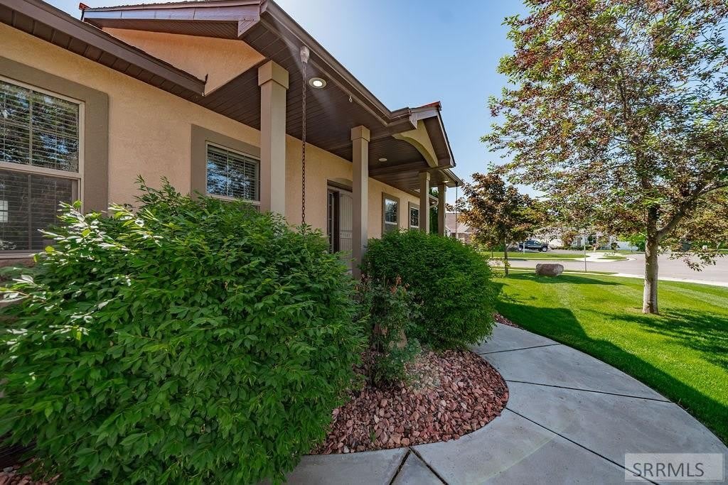 140 Casa Drive – photo 2